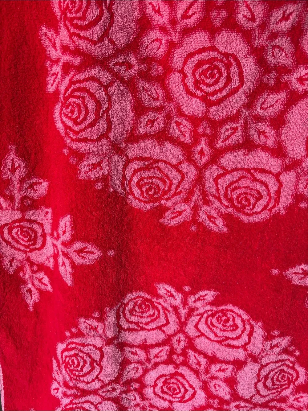 Gorgeous Vintage Bath Towel Velvet Like Pink and Red Floral Terry Cloth 42x26
